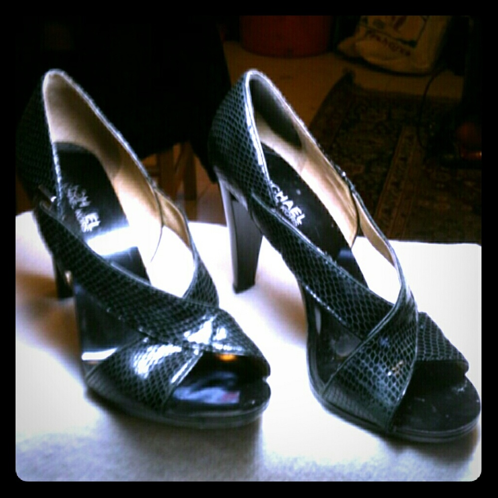 RESERVED TRADE. Michael kors black snake 6.5